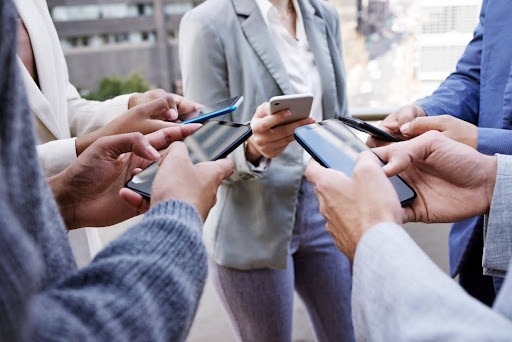 People exchanging Digital Business Cards